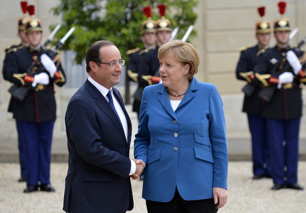 Mercredi 27 juin à Paris. François Hollande et Angela Merkel se concertent avant le sommet de l'UE.