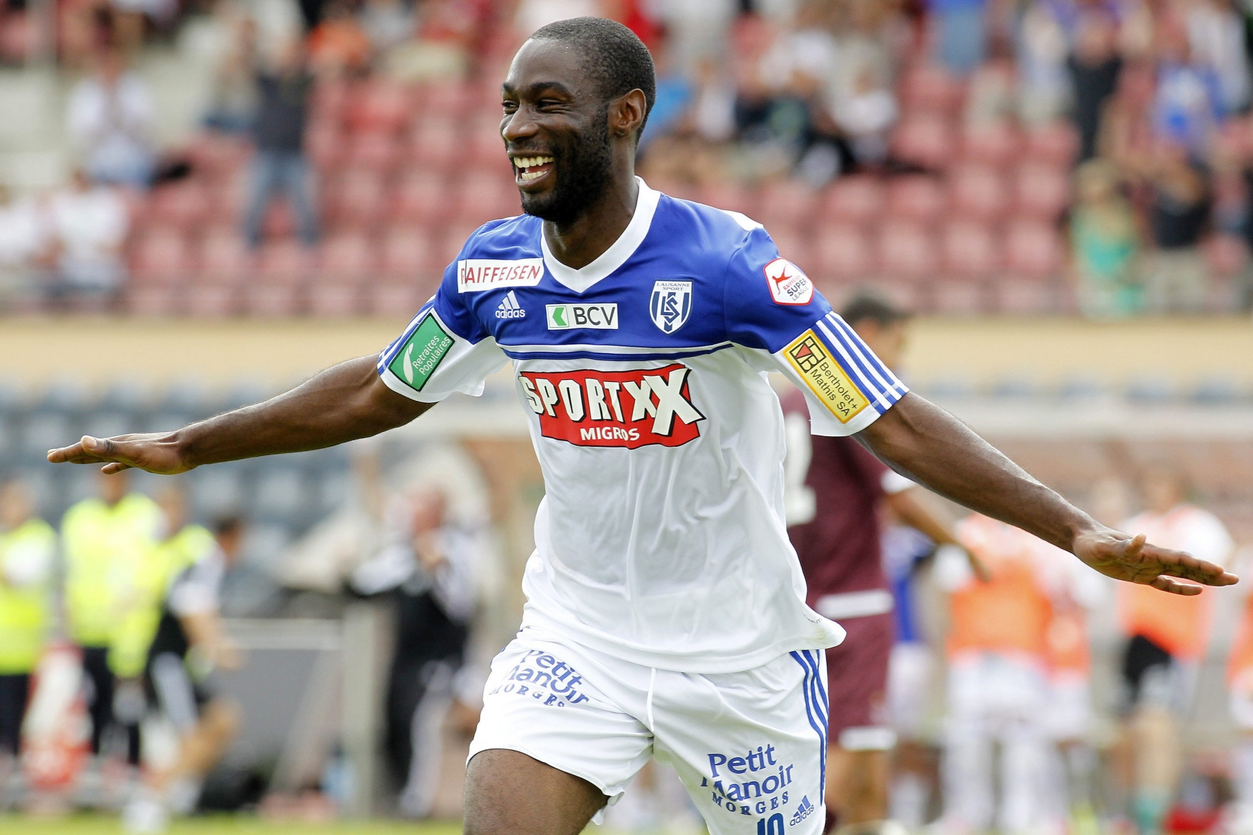 Chris Malonga célèbre son but et la victoire lausannoise.