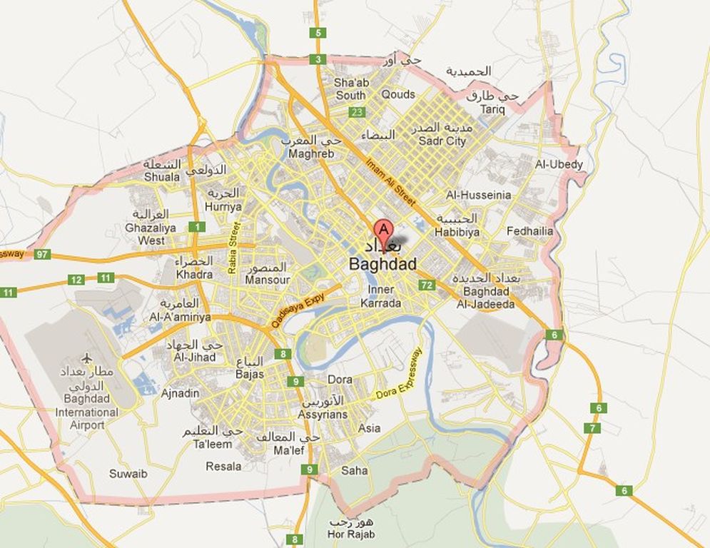 Six personnes au moins ont péri dimanche dans l'explosion de deux bombes sur une place de Bagdad où étaient rassemblés des pèlerins chiites.