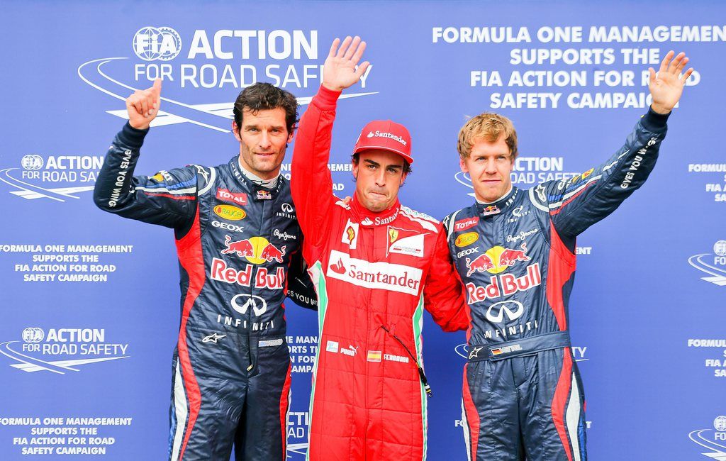 Fernando Alonso (C) de Ferrari avec Sebastian Vettel (R) et Mark Webber (L).