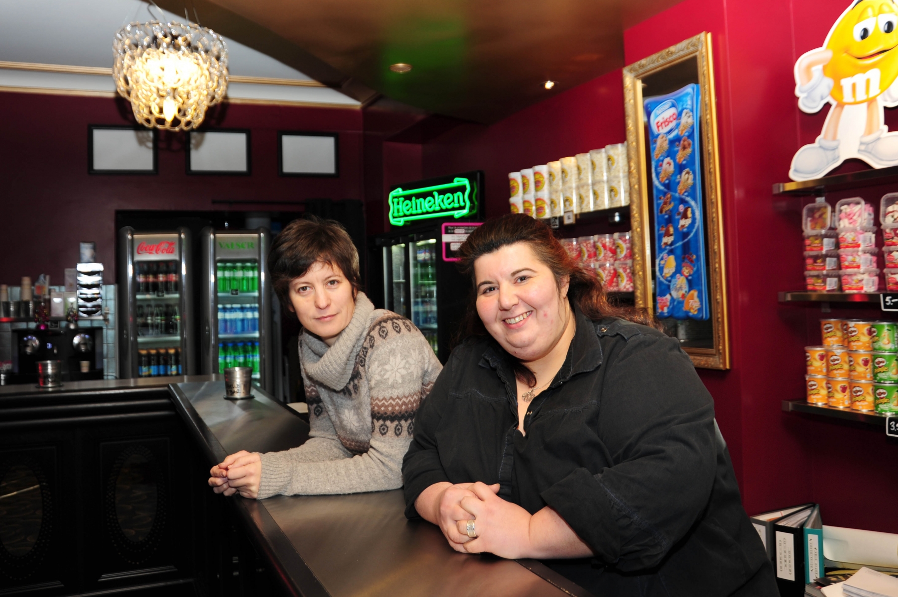 Vanessa Maurer (à gauche) et Chahnaz Sibaï gèrent le Cinéma Odéon à Morges.
