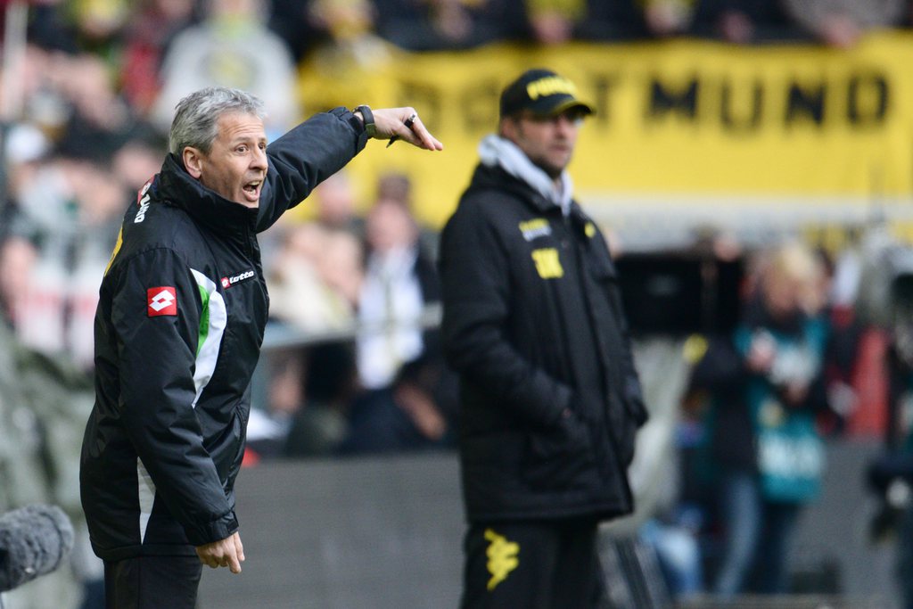 Le nom de l'entraîneur suisse Lucien Favre a été évoqué pour remplacer Didier Deschamps à la tête de l'Olympique de Marseille. Mais le Borussia Möchengladbach n'est pas prêt de lâcher son entraîneur. 