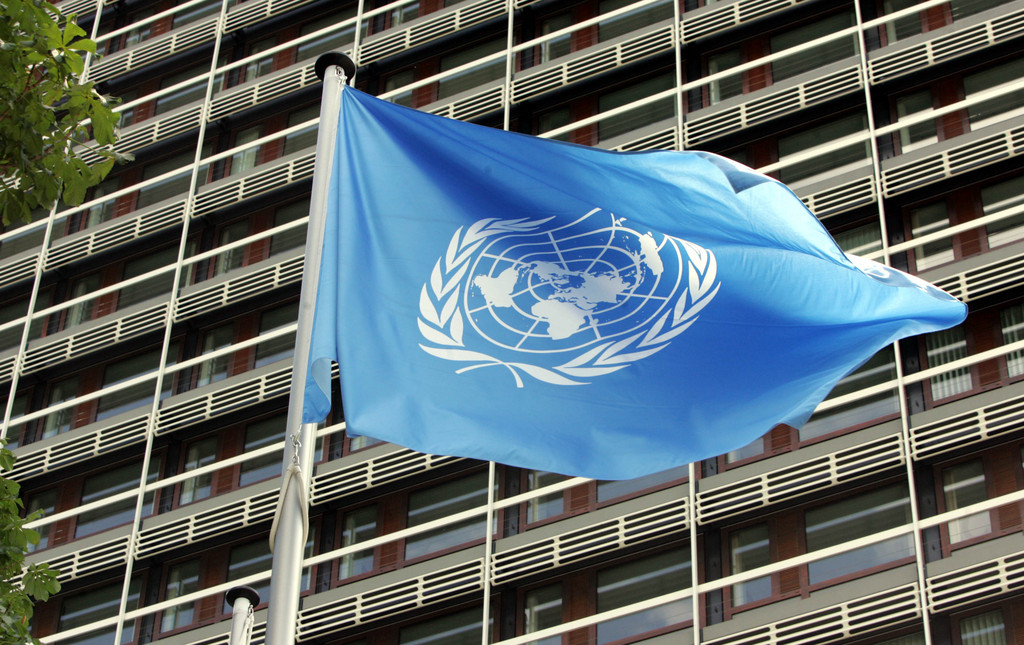 L'ONU a commencé l'évacuation de son personnel international de certaines zones touchées par les violences religieuses dans l'ouest de la Birmanie. von elf U.N.-Organisationen im ehemaligen Abgeordneten-Hochhaus "Langer Eugen". "Die Bundesregierung profiliert den UN-Standort Bonn nicht genug", kritisierte der zustaendige CDU-Politiker Armin Laschet am Montag, 14. Juli 2008. Dabei sei Bonn ein Pfund, mit dem Deutschland wuchern koenne: "17 UN-Organisationen gibt es dort mit 650 Mitarbeitern", betonte der Minister. In Bonn arbeiteten die Vereinten Nationen unter den weltweit besten Bedingungen.  (AP Photo/Hermann J. Knippertz) **ZU APD4132**   ---The United Nations' flag flutters in front of the "U.N. Campus", the headquarters of eleven U.N. organisations, in Bonn, Germany, Tuesday, July 11, 2006.  (AP Photo/Hermann J. Knippertz)