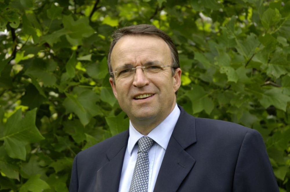 Etienne Blanc (UMP, photo), maire de Divonne, est en ballotage mais il tient la corde avec 41,55% des voix devant Jean-Marc Fogini (PS) 32,68%.