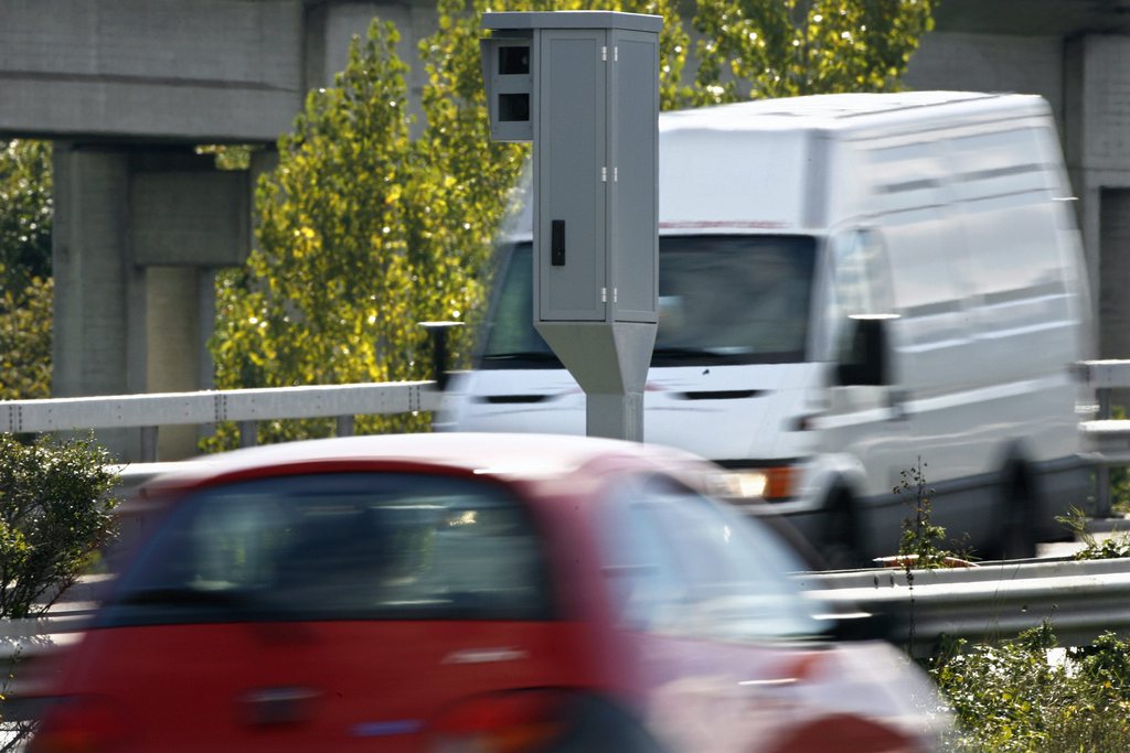 Cinq chauffards ont été pincés samedi matin lors d'un contrôle de la circulation effectué par la police cantonale argovienne. La palme revient à un automobiliste de 21 ans qui roulait à 146 km/h sur une route limitée à 80 km/h. 