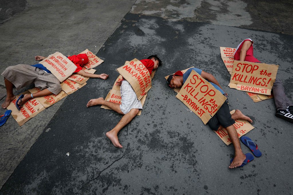 De nombreuses manifestations appellent à l'arrêt du massacre.