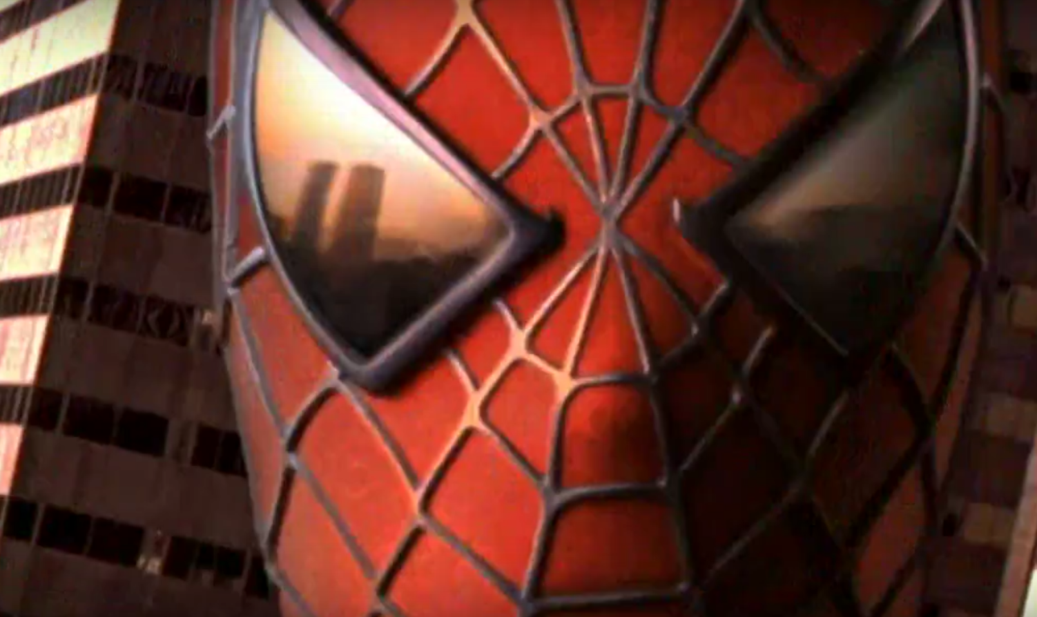 Les tours jumelles du WTC se reflètent dans le regard de Spiderman.