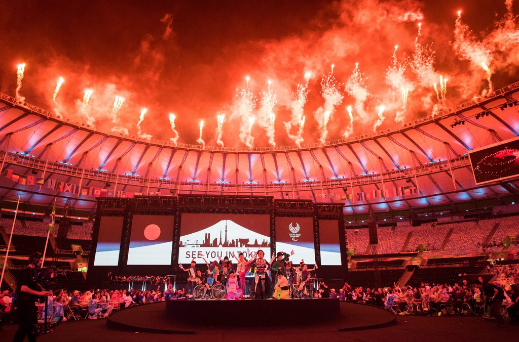 Cérémonie de clôture des Jeux Paralympiques de Rio 2016 au Stade Maracana. Les Cariocas ont passé le flambeau à Tokyo, ville organisatrice des Jeux en 2020.