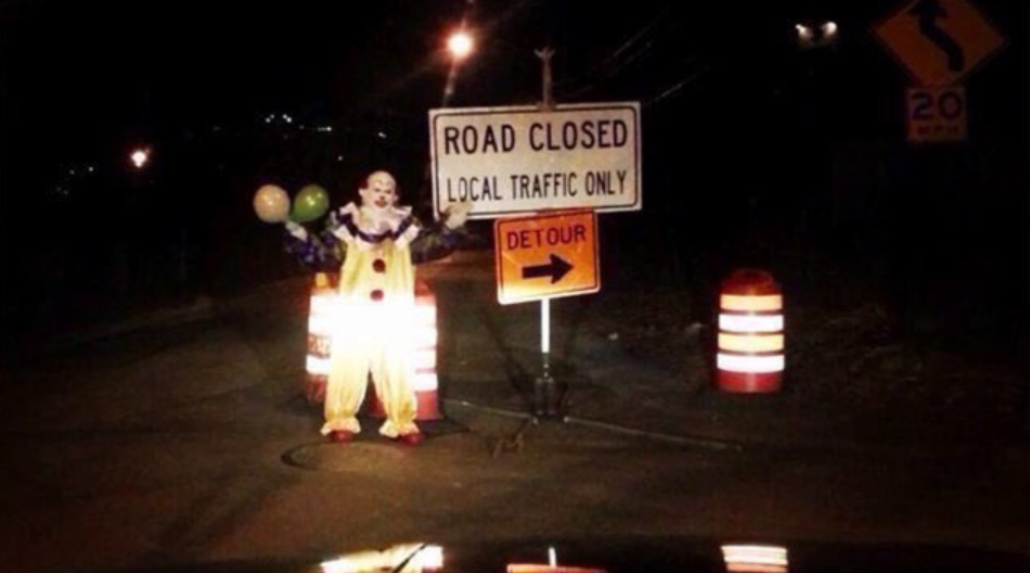 Les policiers britanniques ont été appelés à plusieurs reprises récemment suite aux signalements de farceurs déguisés en clowns effrayants. 