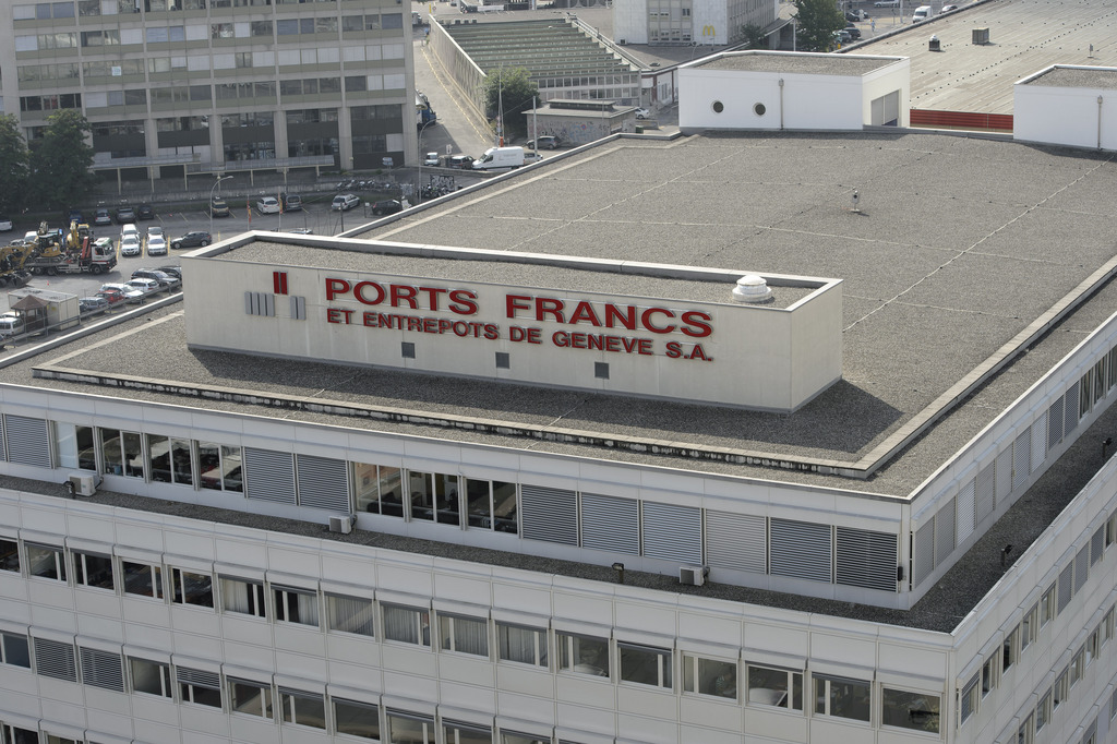 Comme avec les comptes en banque des citoyens français, le gouvernement français veut connaître l'identité des propriétaires des œuvres d'art déposées dans ces ports francs, des entrepôts exemptés de droits de douane et de TVA.
