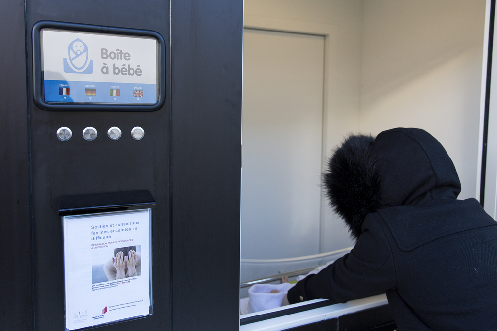 L'Hôpital de Sion a été le premier en Suisse romande à s'équiper d'une boîte à bébé.