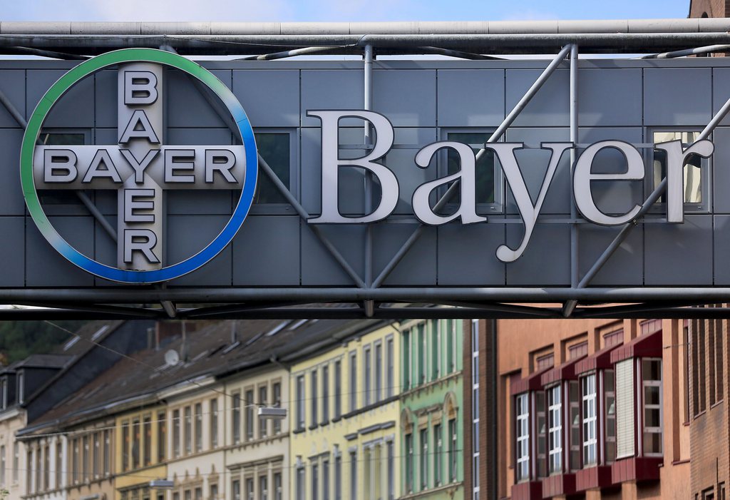 Dans un secteur mondial de la chimie en pleine concentration, la fusion de Bayer et Monsanto est fortement décrié par certains agriculteurs, politiques et défenseurs de l'environnement. 