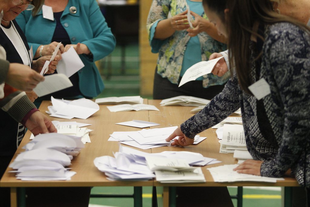 En Hongrie, le référendum anti-réfugiés a été invalidé faute de participation.