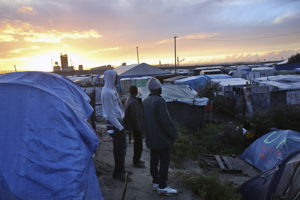 Les autorités estiment qu'il reste environ 5000 migrants dans le camp.