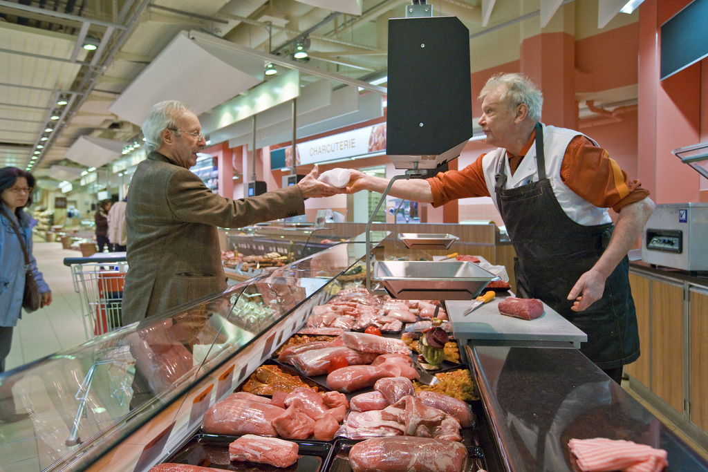 Les produits issus d'élevages respectueux des animaux sont de plus en plus présents sur les étalages suisses. 