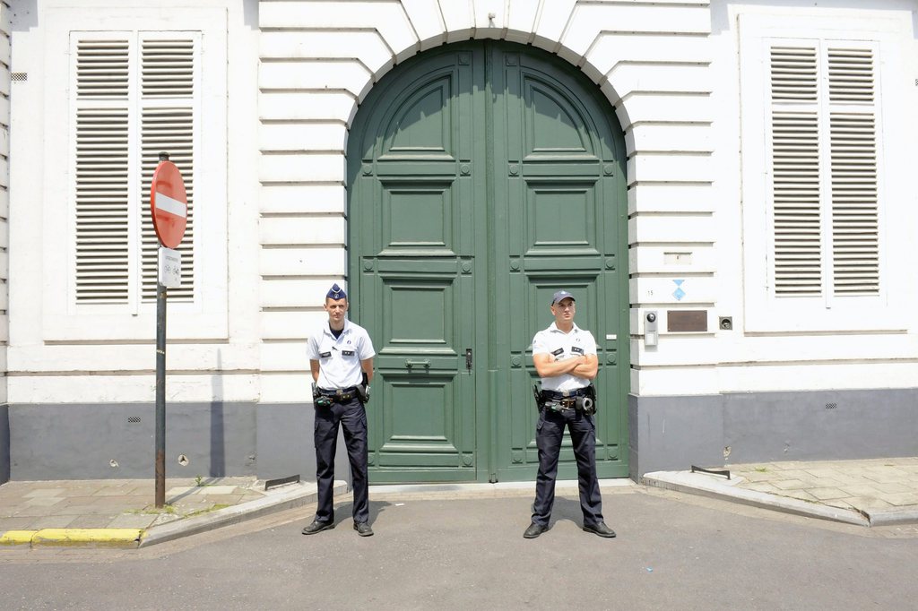 Les jours des deux policiers ne sont pas en danger.