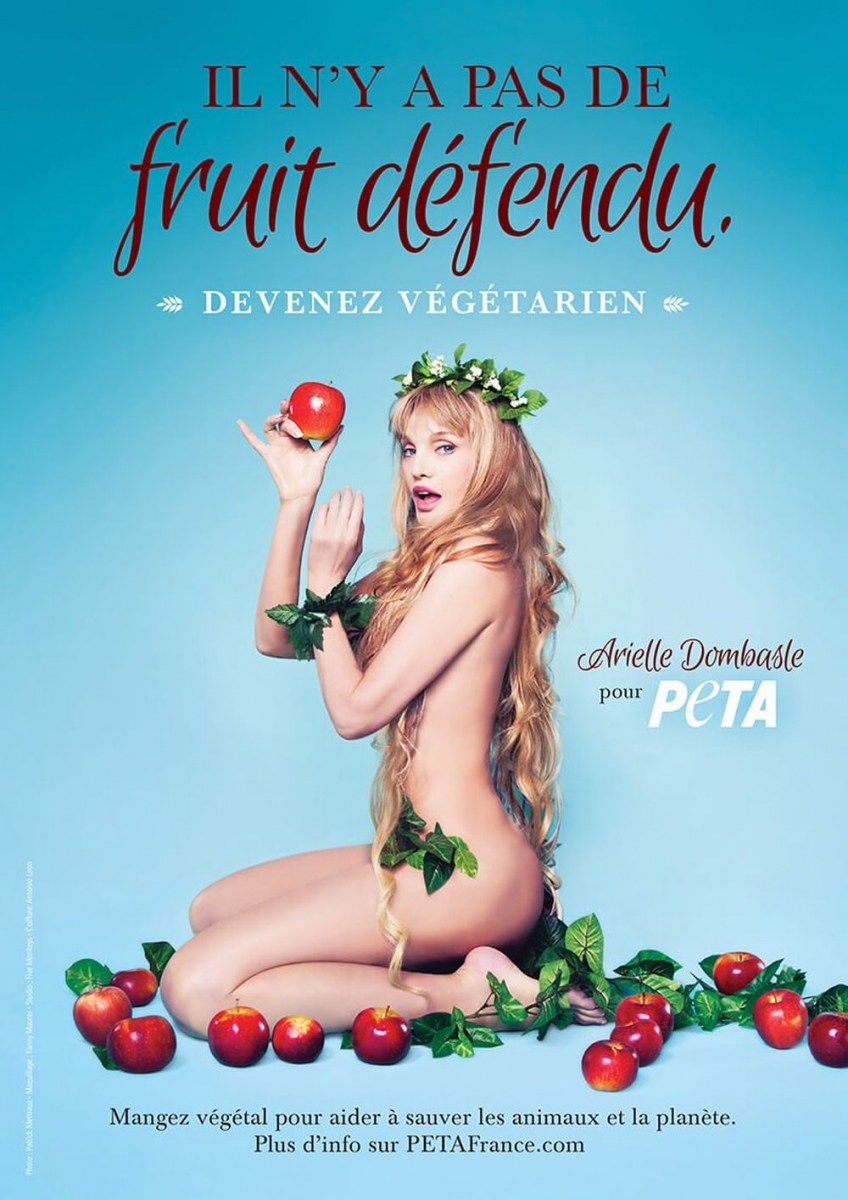Arielle Dombasle joue en tenue d’Ève avec le fruit défendu, qui donne d'ailleurs son nom à la campagne de PETA.