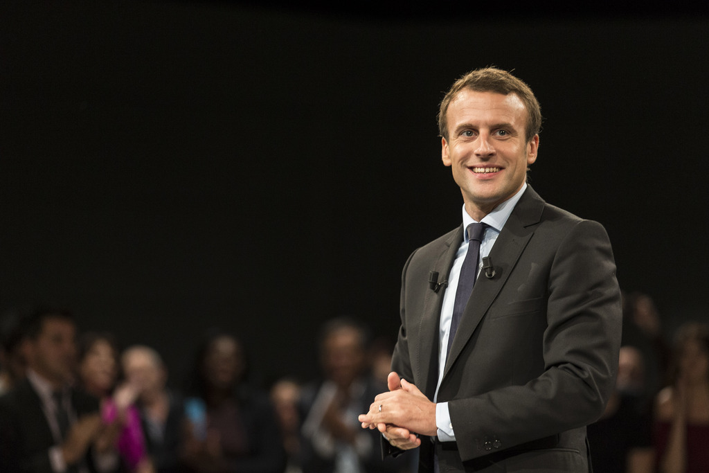 Emmanuel Macron a annoncé sa candidature devant la presse.