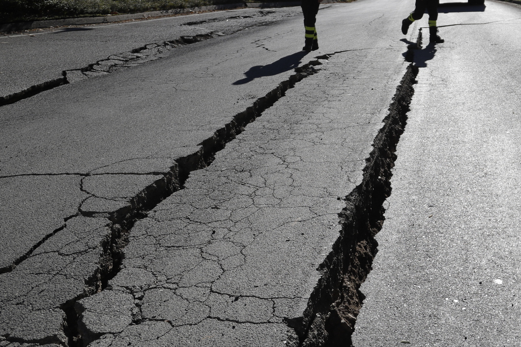 "Un séisme de magnitude 6 ou plus engendre des tensions qui sont redistribuées dans les failles adjacentes", a déclaré Gianluca Valensise.