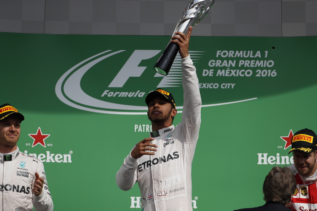 Le triple champion du monde a devancé son coéquipier Nico Rosberg et Sebastian Vettel.