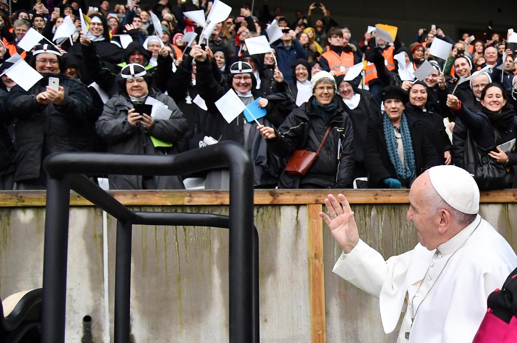 Devant 15'000 fidèles, le pape a prôné "la douceur" qui "permet de laisser de côté tout ce qui nous divise et nous oppose". 