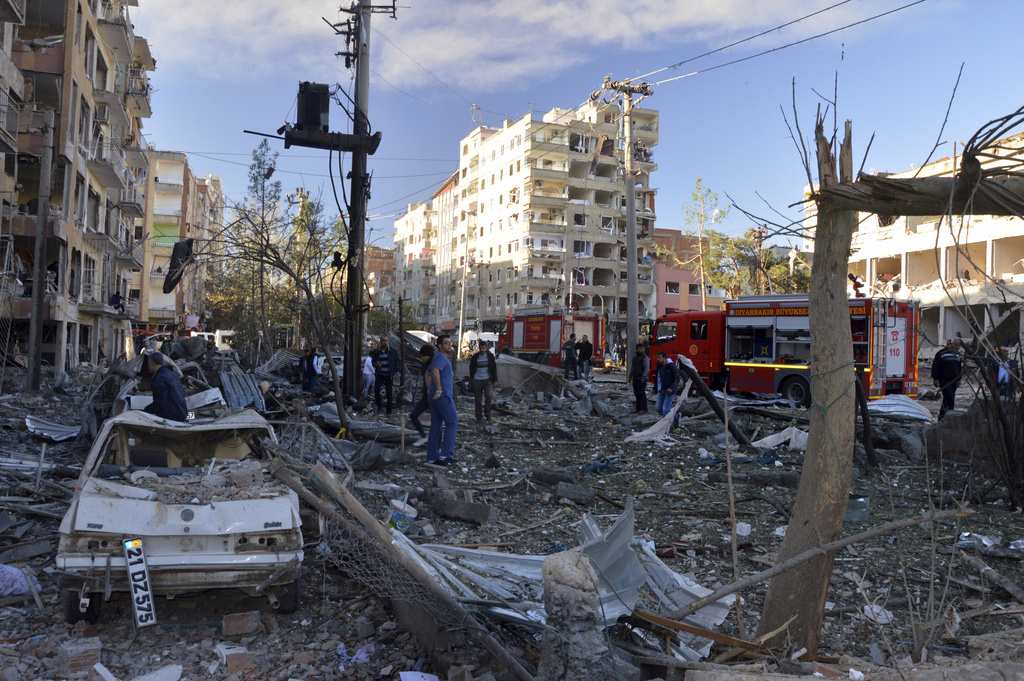 Une véhicule a explosé devant un poste de police à Diyarbakir, dans le sud-est de la Turquie.