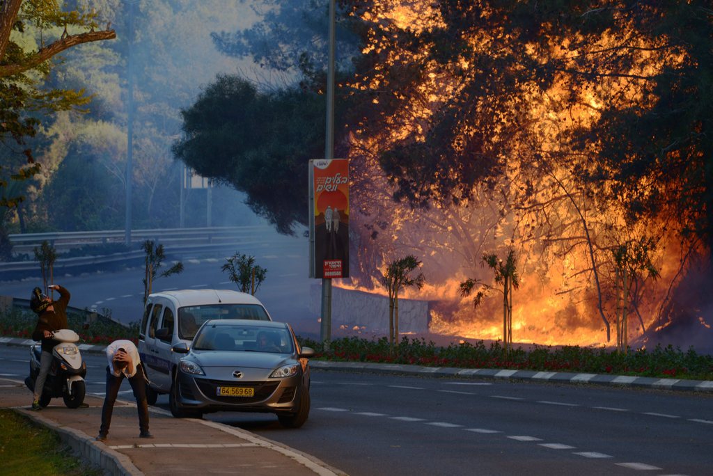 La région est en état d'alerte face à une succession d'incendies depuis quatre jours.