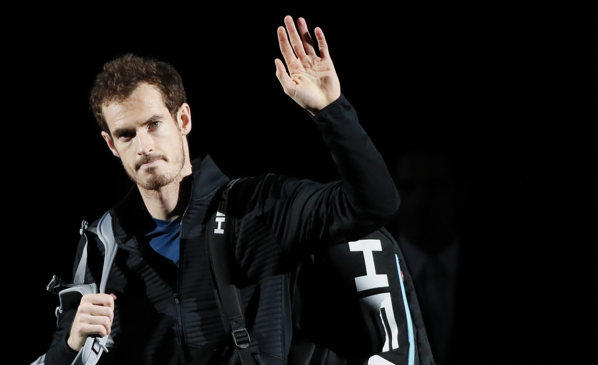 epa05619832 Andy Murray of Britain arrives for the final match against John Isner of the US  at the BNP Paribas 2016 Masters tennis tournament in Paris, France, 06 November 2016.  EPA/IAN LANGSDON