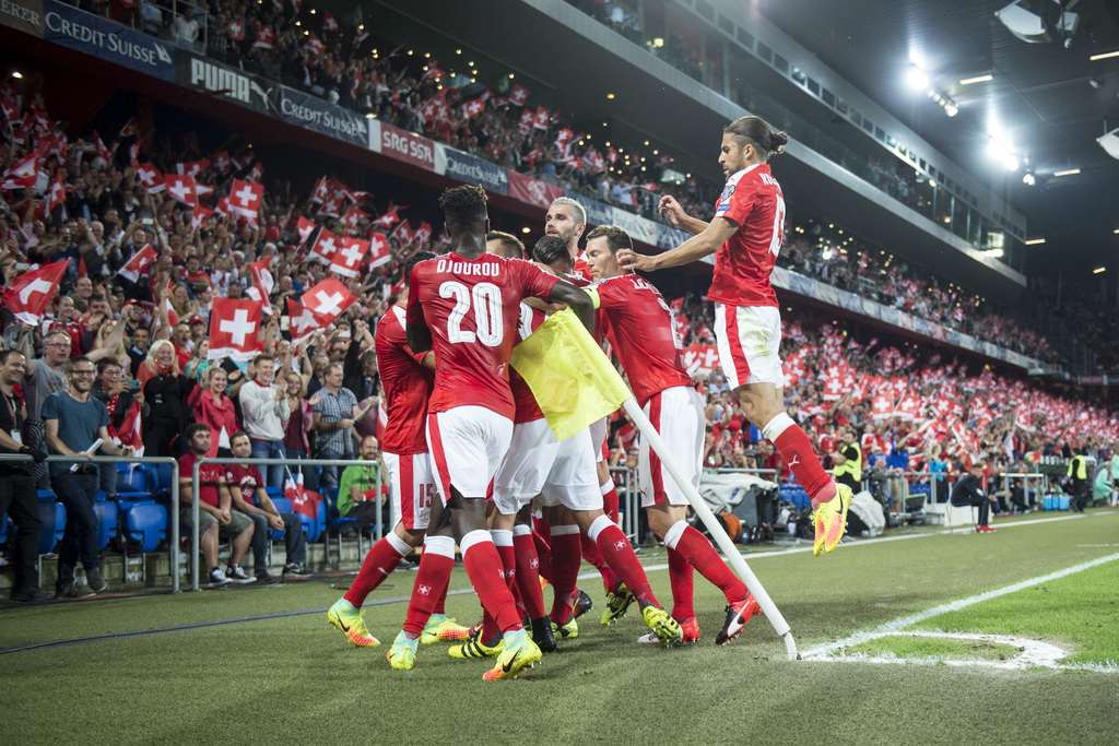 JAHRESRUECKBLICK 2016 - SPORT - Swiss player celebrate Embolo's goal during the 2018 Fifa World Cup Russia group B qualification soccer match between Switzerland and Portugal at the St. Jakob-Park stadium, in Basel, Switzerland, Tuesday, September 6, 2016. (KEYSTONE/Ennio Leanza)