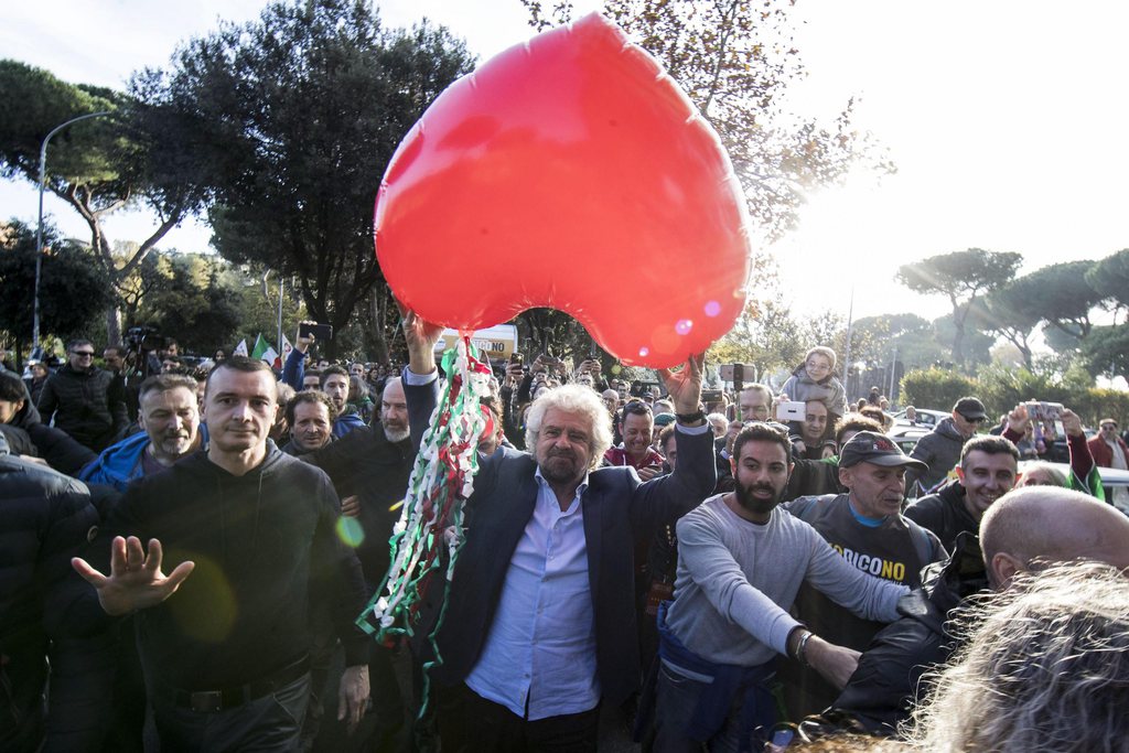 Le mouvement de Beppe Grillo se dit prêt à assurer la relève. 