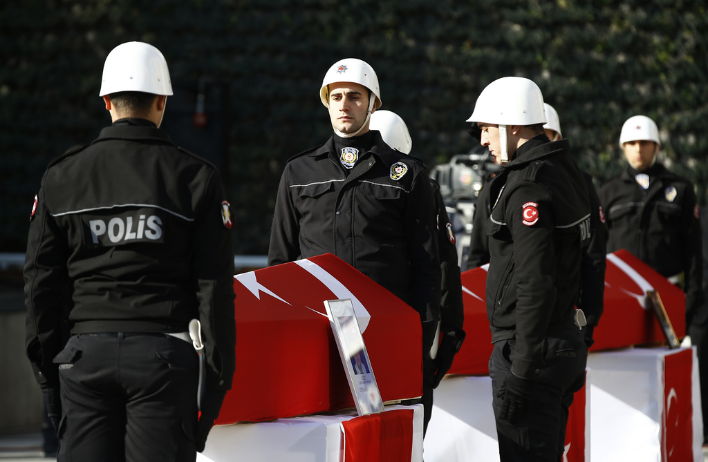 Le double attentat a tué 38 personnes et en a blessé 155 autres à proximité d'un stade de football d'Istanbul.
