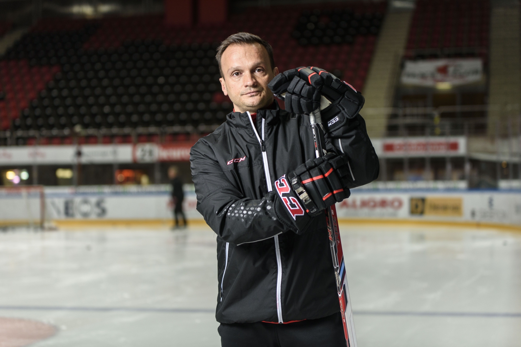 Lausanne, mardi 1er novembre 2016, patinoire de Malley, portrait de Laurent Perroton, entraineur du Star Forward, réalisé dans le cadre du magazine santé, photos Cédric Sandoz