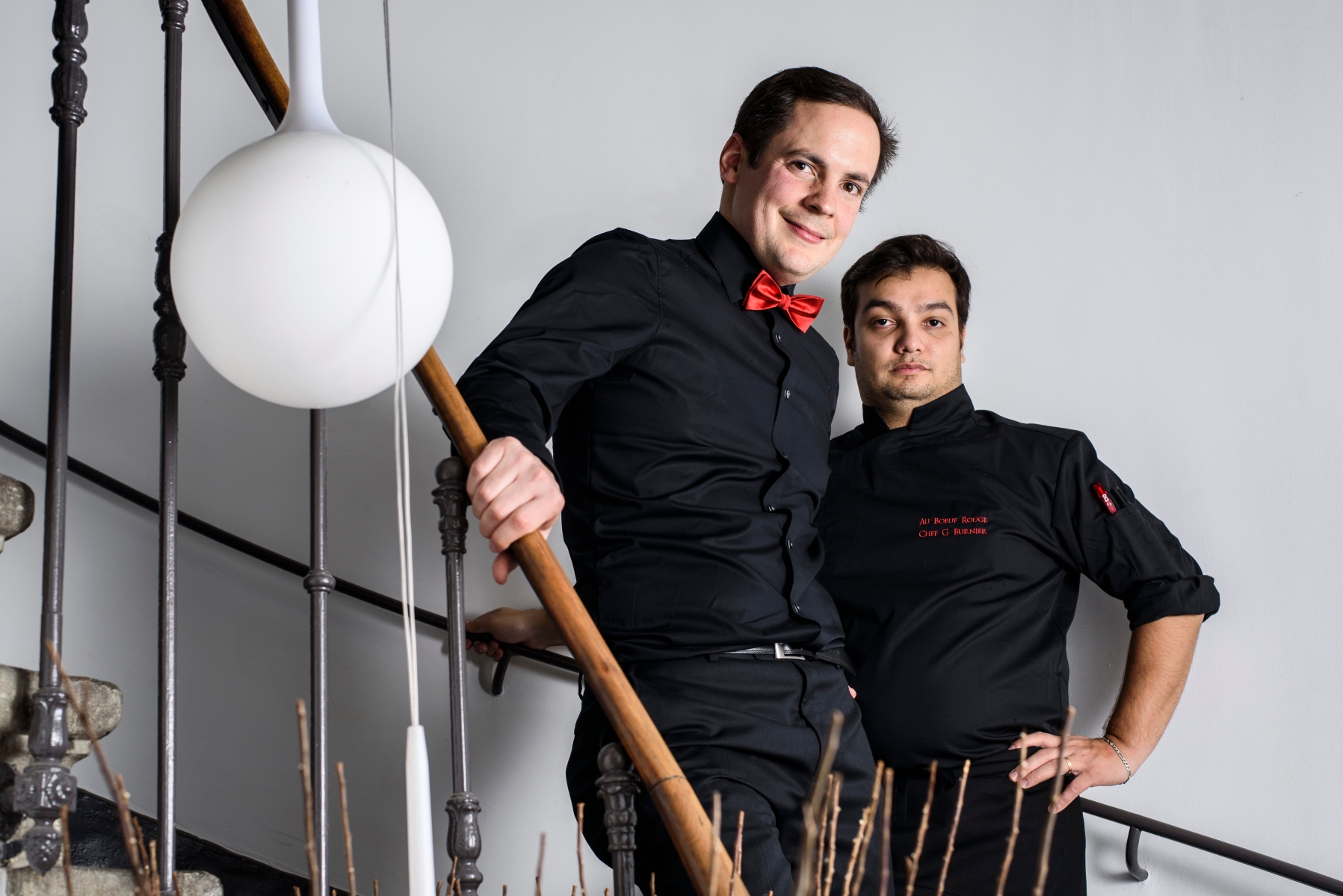 Crassier, mercredi 7 décembre 2016, Restaurant "Au Boeuf Rouge", portrait des nouveaux tenancier, Gabriel Burger (tablier) est à la cuisine et Rémy Cantale (noeud papillon) est au service, photos Cédric Sandoz