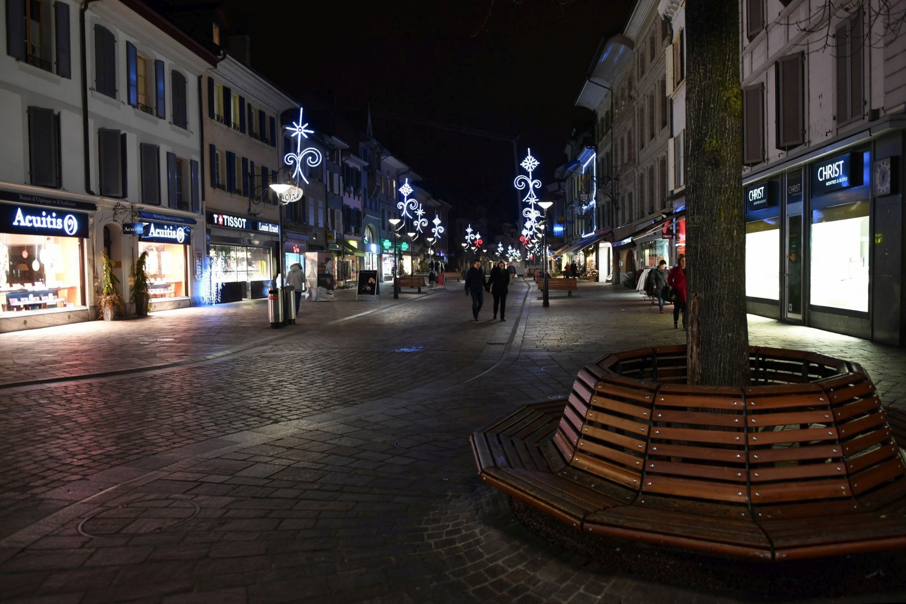 Nocturne ici la grande Rue tres peu de monde a cette nocturne Morges le 16.12.2016 © photo Michel Perret Nocturne_Morges_16_12_2016