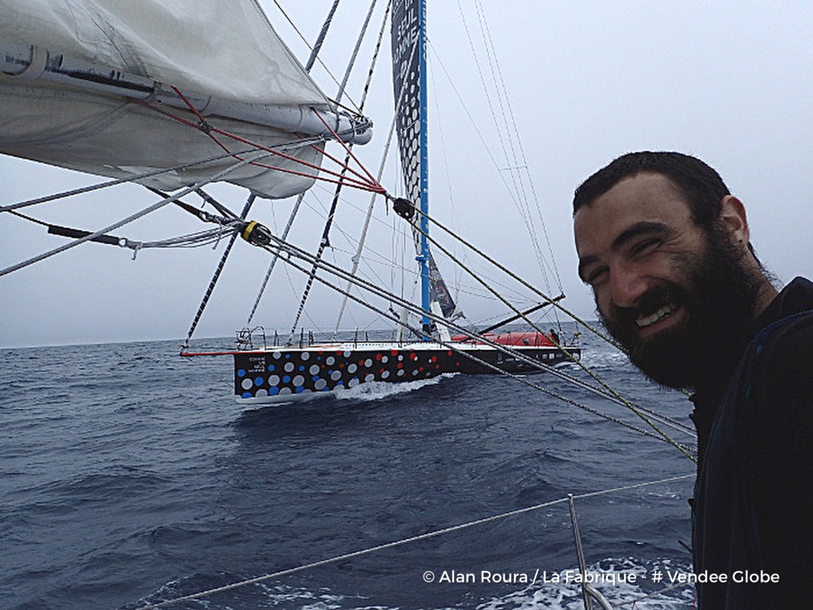 Photo sent from the boat La Fabrique, on December 24th, 2016 - Photo Alan Roura

Photo envoyée depuis le bateau La Fabrique le 24 Décembre 2016 - Photo Alan Roura

Bord à Bord avec Comme Un Seul Homme, skipper Eric Bellion (FRA)