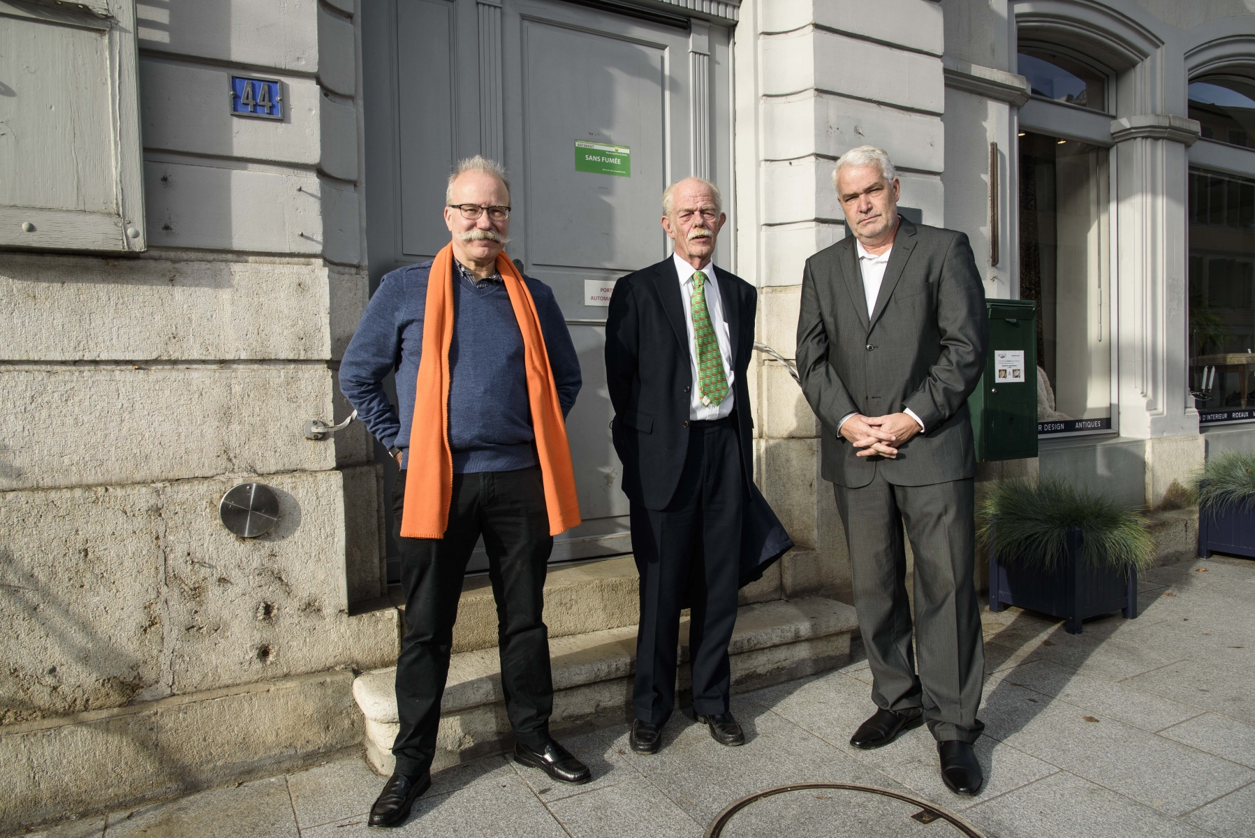 Christian Hay, du centre- droite (à g.) et le socialiste Denys Jaquet (à dr.), se présentent pour le deuxième tour. Jacques Tschudin  (au centre), Vert'libéral, renonce comme annoncé.
