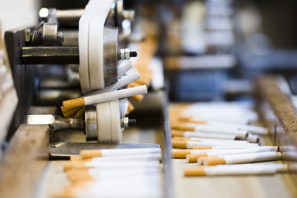 L'OMS affirme également que les gouvernements nationaux n'ont pas suffisamment utilisé les outils à leur disposition pour limiter le tabagisme.