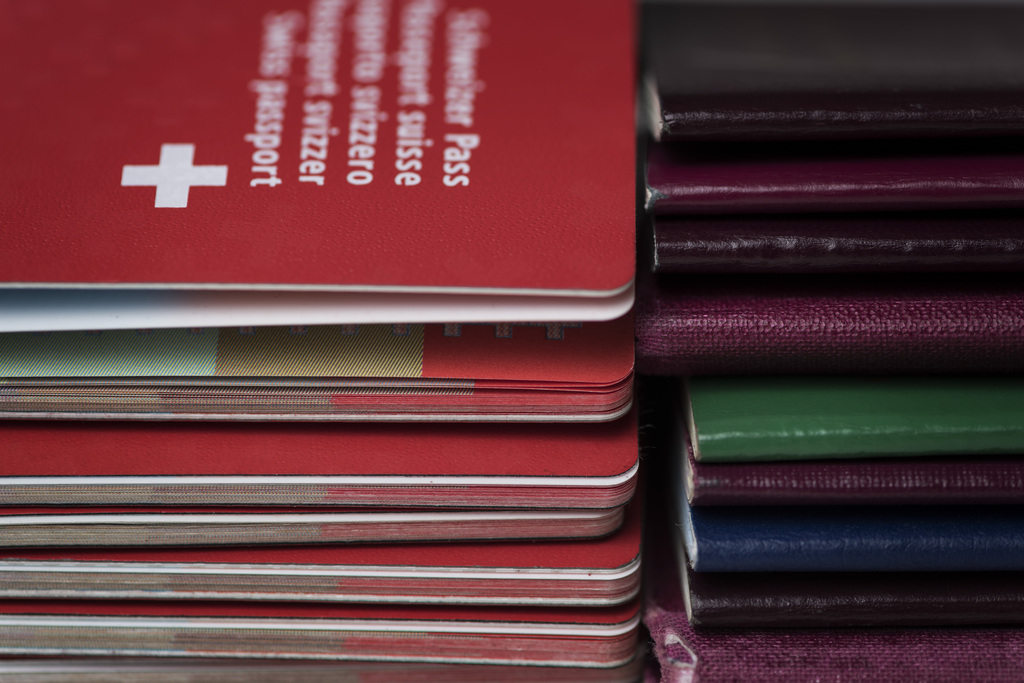 Les binationaux doivent avoir un visa valable dans un passeport suisse.