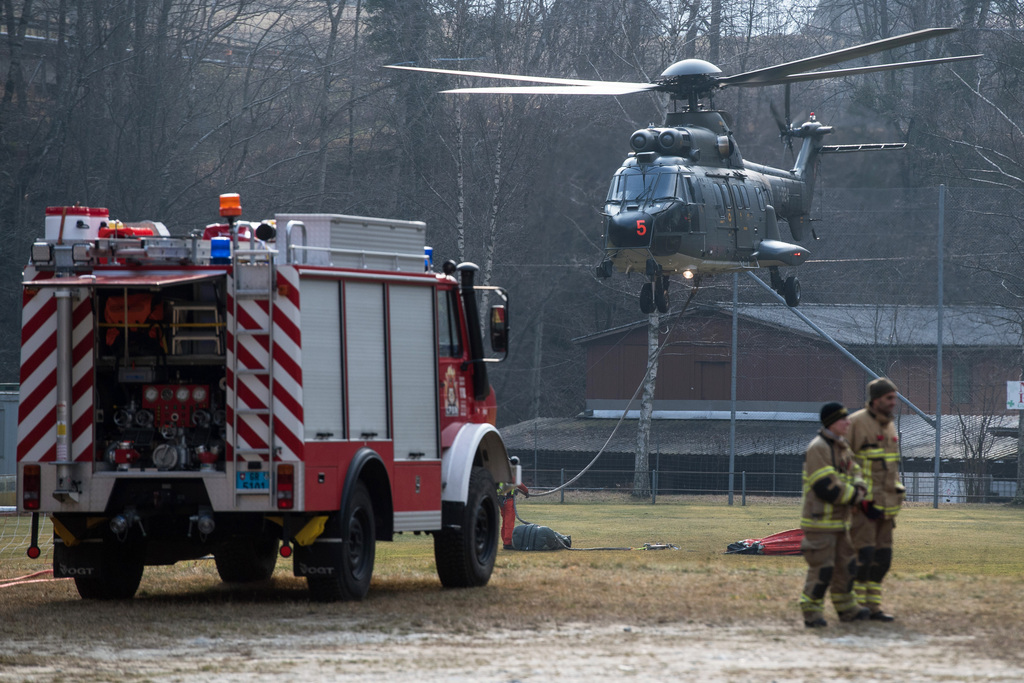 Les Super Puma ont prêté main forte aux pompiers.