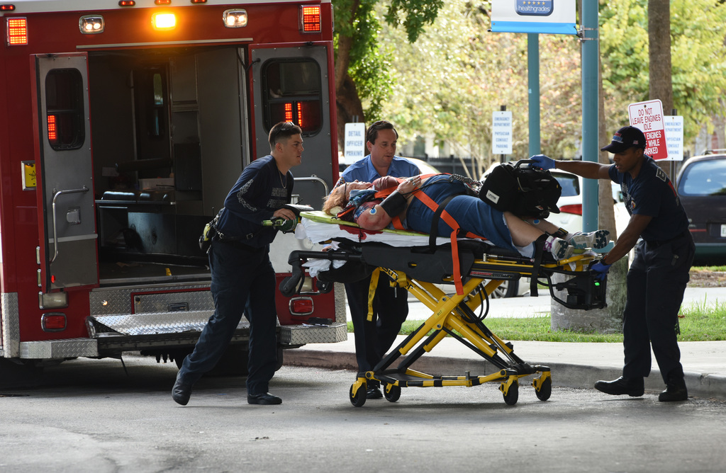 De nombreux véhicules de secours et de la police ont été déployés.