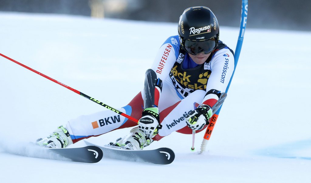 epa05702837 Lara Gut of Switzerland clears a gate during the first run of Alpine Ski World Cup's Giant slalom women in Maribor, Slovenia, 07 January 2017.  EPA/ANTONIO BAT