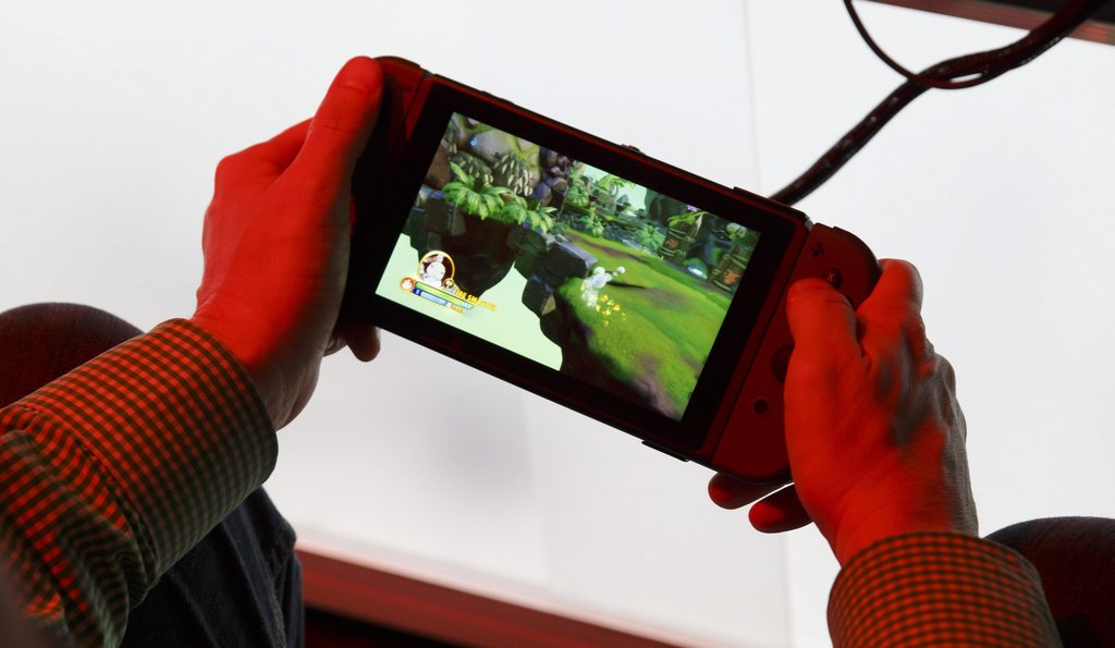 Nintendo s'est tardivement résiliée à proposer des produits pour smartphones.