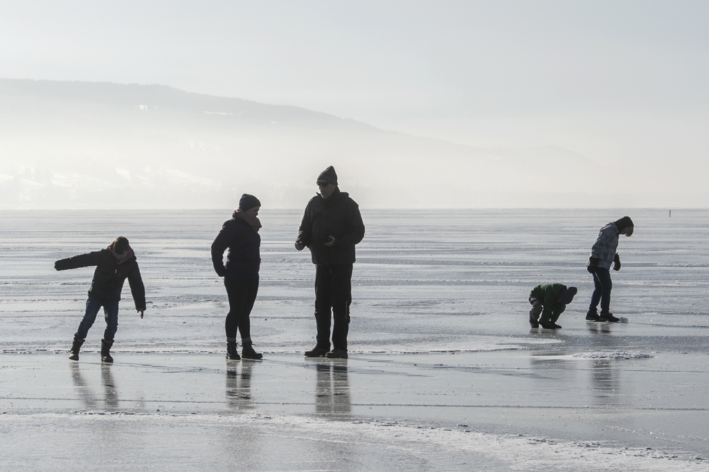 Le lac de Joux a gelé en totalité, mais seule une petite bande est praticable.