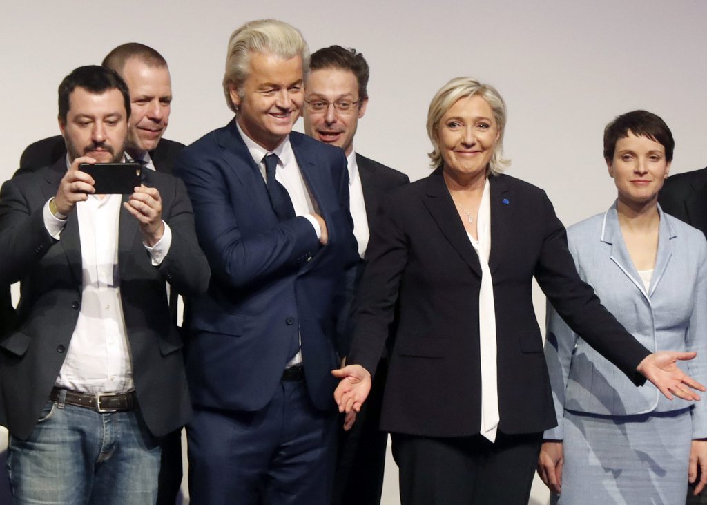 La cheffe du Front national (FN) a jugé qu'en 2017 les électeurs français, allemands et néerlandais pourraient "changer la face de l'Europe".
