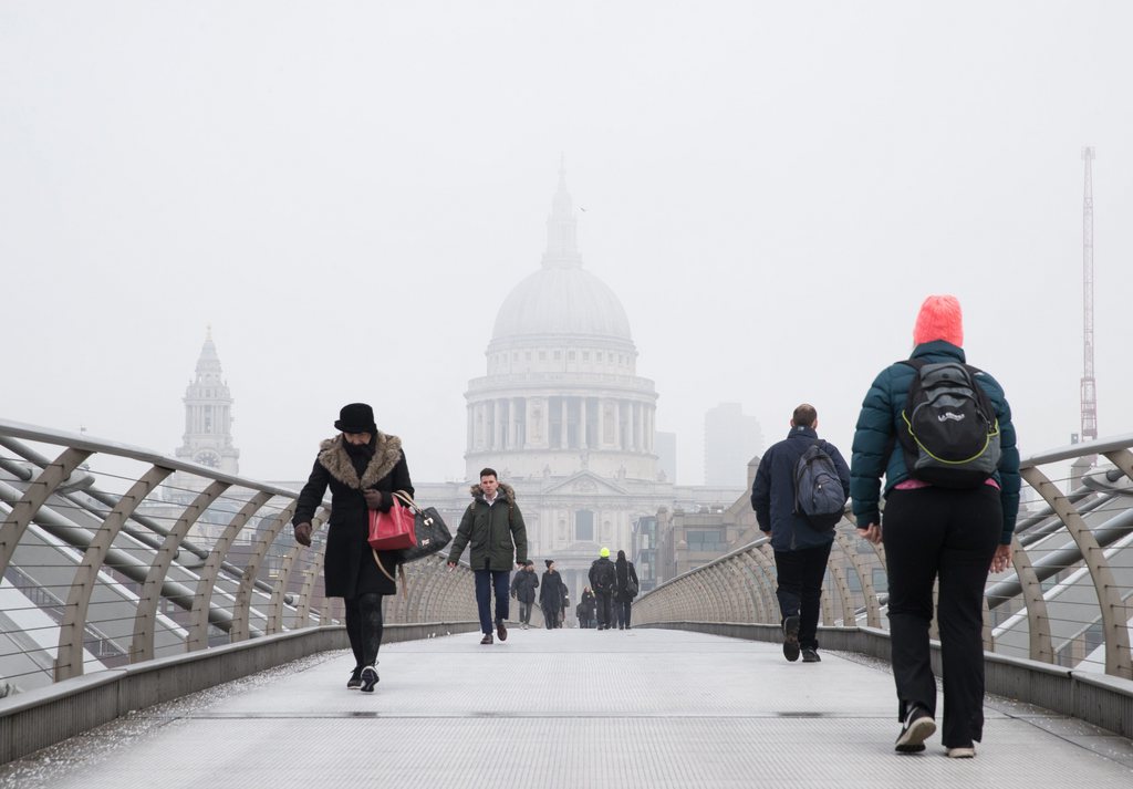Le brouillard devrait se dissiper en grande partie au cours de la journée. Il était accompagné d'un pic de pollution affectant Londres, le sud-est et l'est de l'Angleterre.