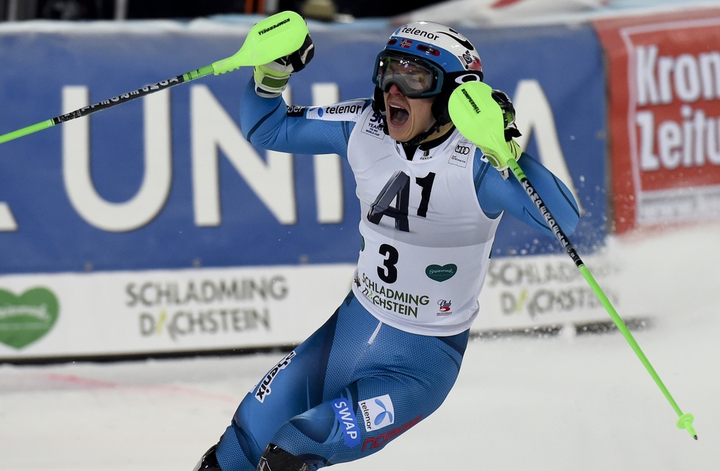  Deux jours après une rare élimination à Kitzbühel, le prodige norvégien du slalom s'est imposé à Schladming.