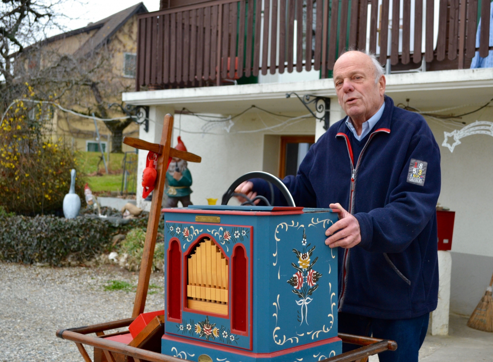 Décembre 2016, Allaman, portrait de Jean-Claude Pion, joueur d'orgue. Photo: Milena Michoud.