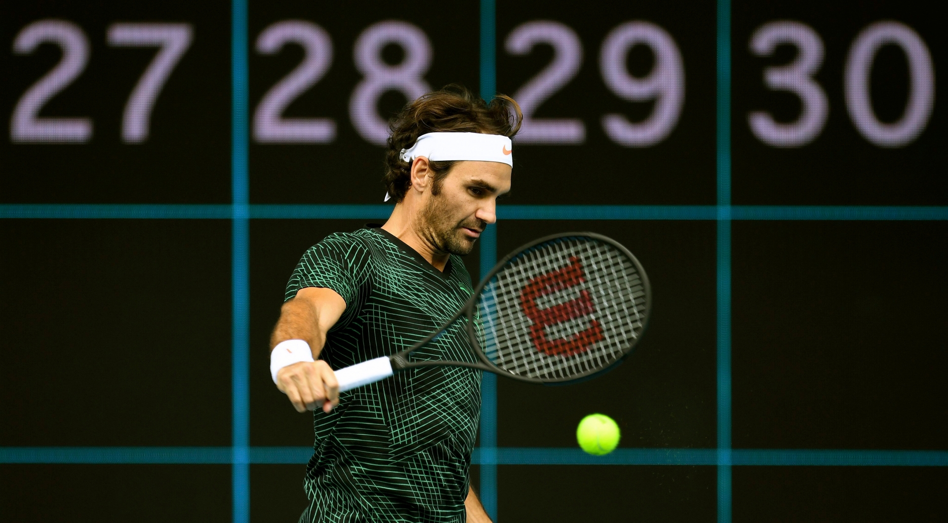 epa05706478 Roger Federer of Switzerland in action during a practice session ahead of the Australian Open tennis tournament on Rod Laver Arena in Melbourne, Victoria, Australia, 09 January 2017. The Australian Open starts on 16 January.  EPA/JULIAN SMITH  AUSTRALIA AND NEW ZEALAND OUT AUSTRALIA TENNIS AUSTRALIAN OPEN GRAND SLAM