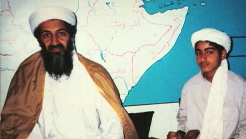 Hamza, qui est âgé aujourd'hui d'une vingtaine d'années, était le fils préféré d'Oussama Ben Laden. Il voulait faire de lui son héritier à la tête d'Al-Qaïda.