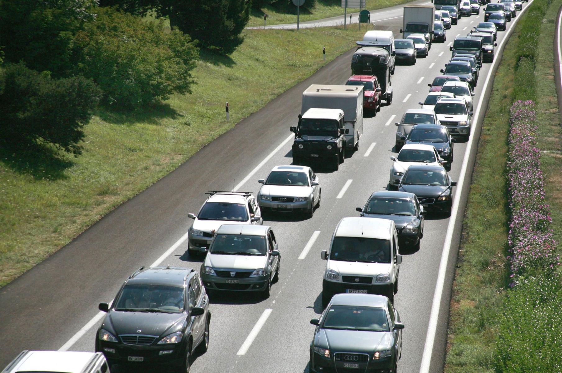 Le trafic est ralenti en plusieurs endroits sur l'autoroute A1.